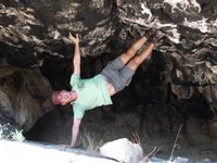 Chakor equilibrio sobre mano